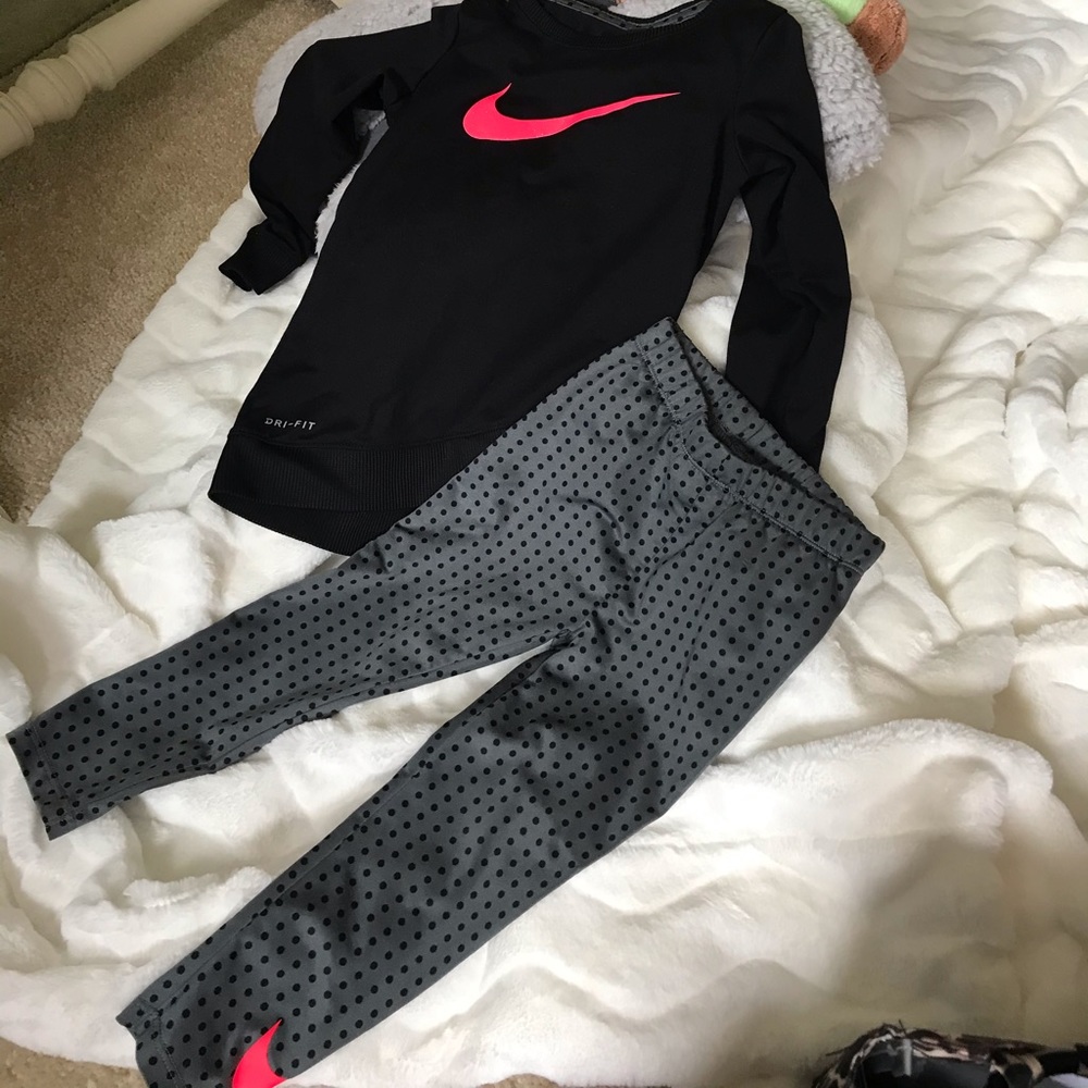 Girls Nike Outfit Size 2-3yrs